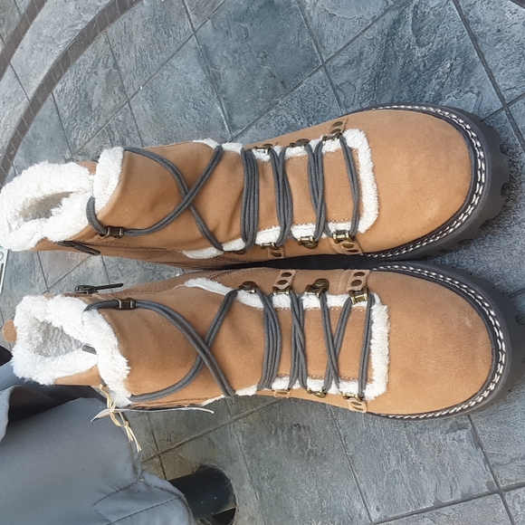 EARTH ANKLE BOOTIES NWT - Picture 2 of 9